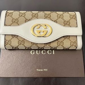 Classic style Sukey Gucci GG Monogram canvas wallet with leather piping.